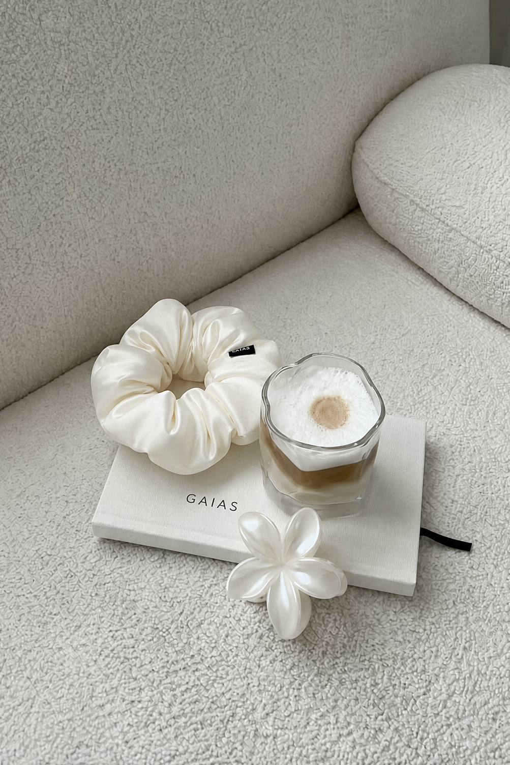 #color_pearl white